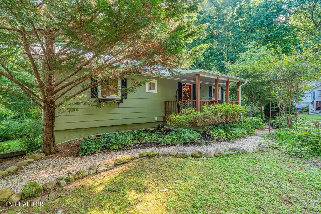 Photo of 109 N Tampa Lane, Oak Ridge, TN 37830 (MLS # 1352561)