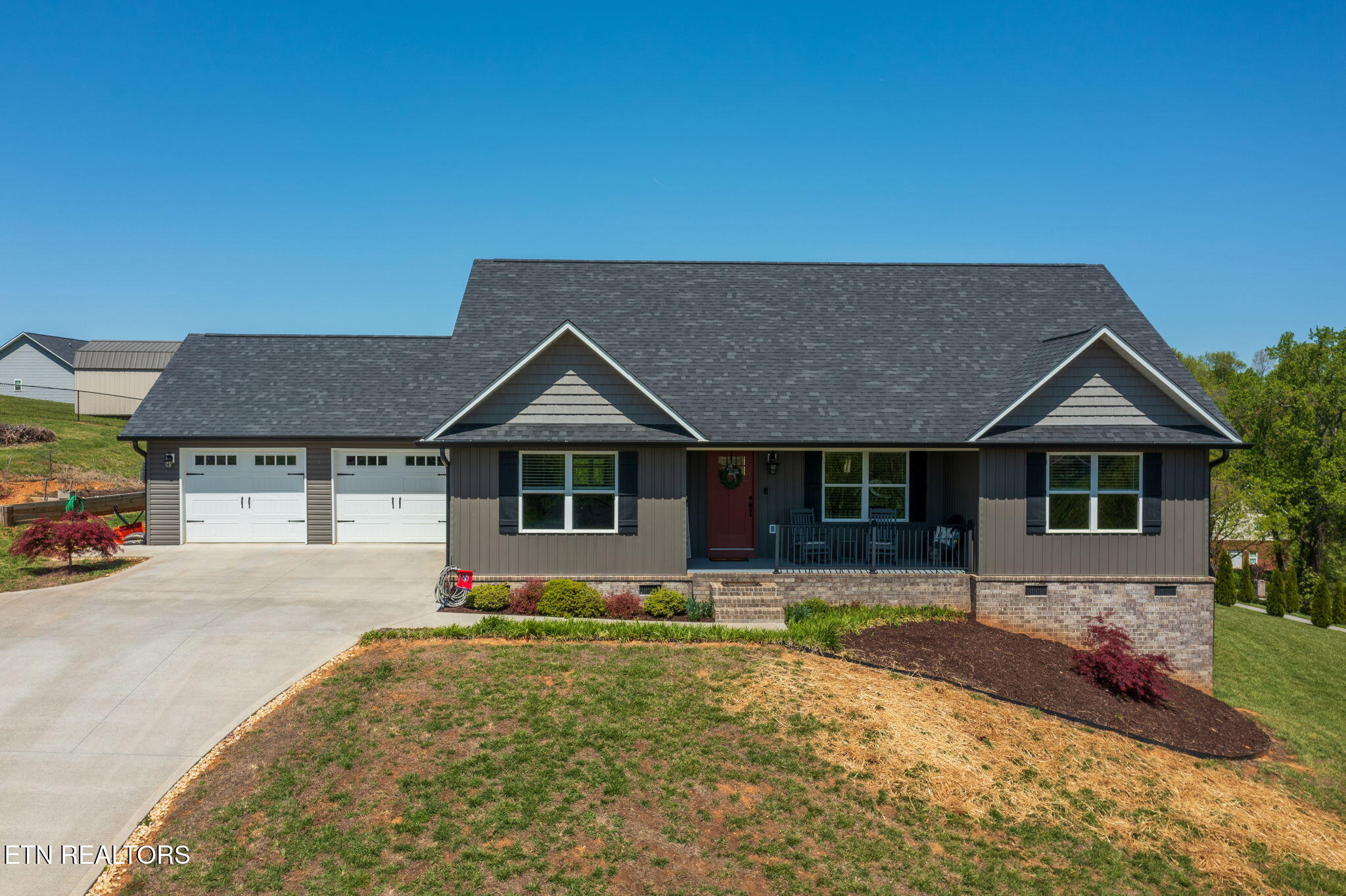 2045 kings View Loop