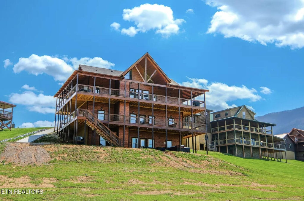 Photo of 3453 Cove Meadows Drive, Sevierville, TN 37862 (MLS # 1358614)