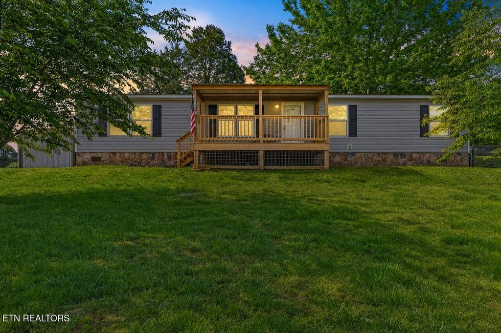 Photo of 1017 Beardshire St, Sweetwater, TN 37874 (MLS # 1339749)