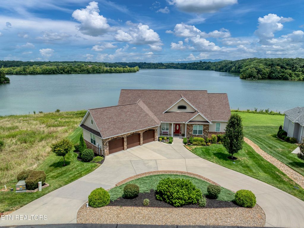 Photo of 154 Hiwonihi Trail Tr, Vonore, TN 37885 (MLS # 1272197)