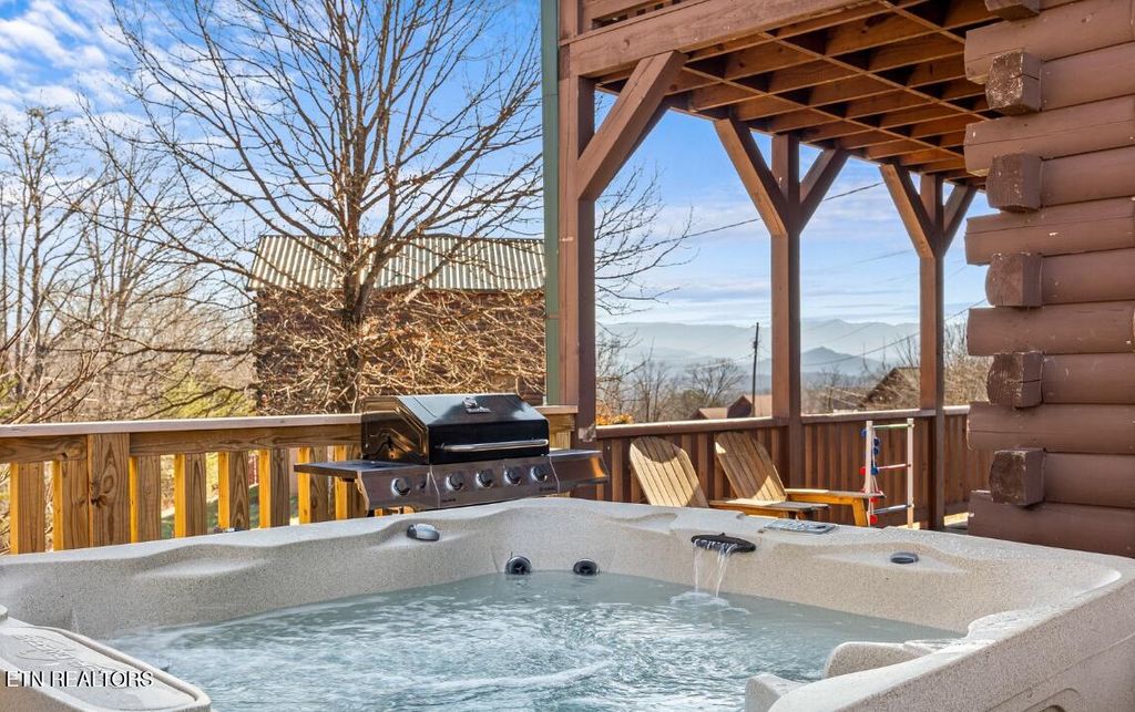 Photo of 2039 Oakmont Drive, Sevierville, TN 37876 (MLS # 1317742)