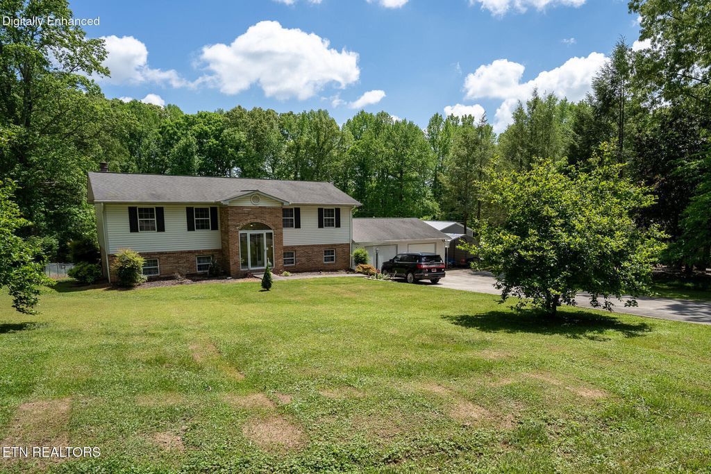 Photo of 663 W Hills Drive, Harriman, TN 37748 (MLS # 1340186)