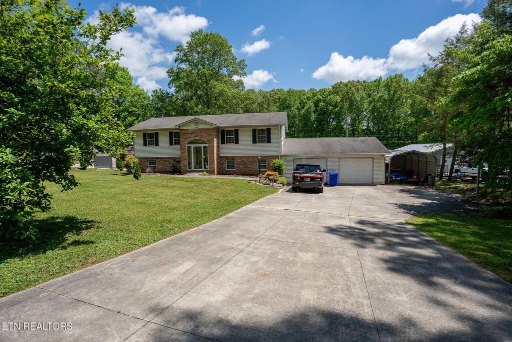 Photo of 663 W Hills Drive, Harriman, TN 37748 (MLS # 1340186)