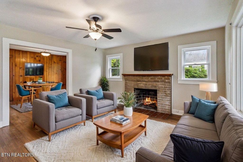 Photo of 946 Poplar St, Alcoa, TN 37701 (MLS # 1308582)