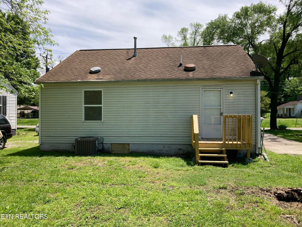 Photo of 513 S Kingston Ave, Rockwood, TN 37854 (MLS # 1299377)