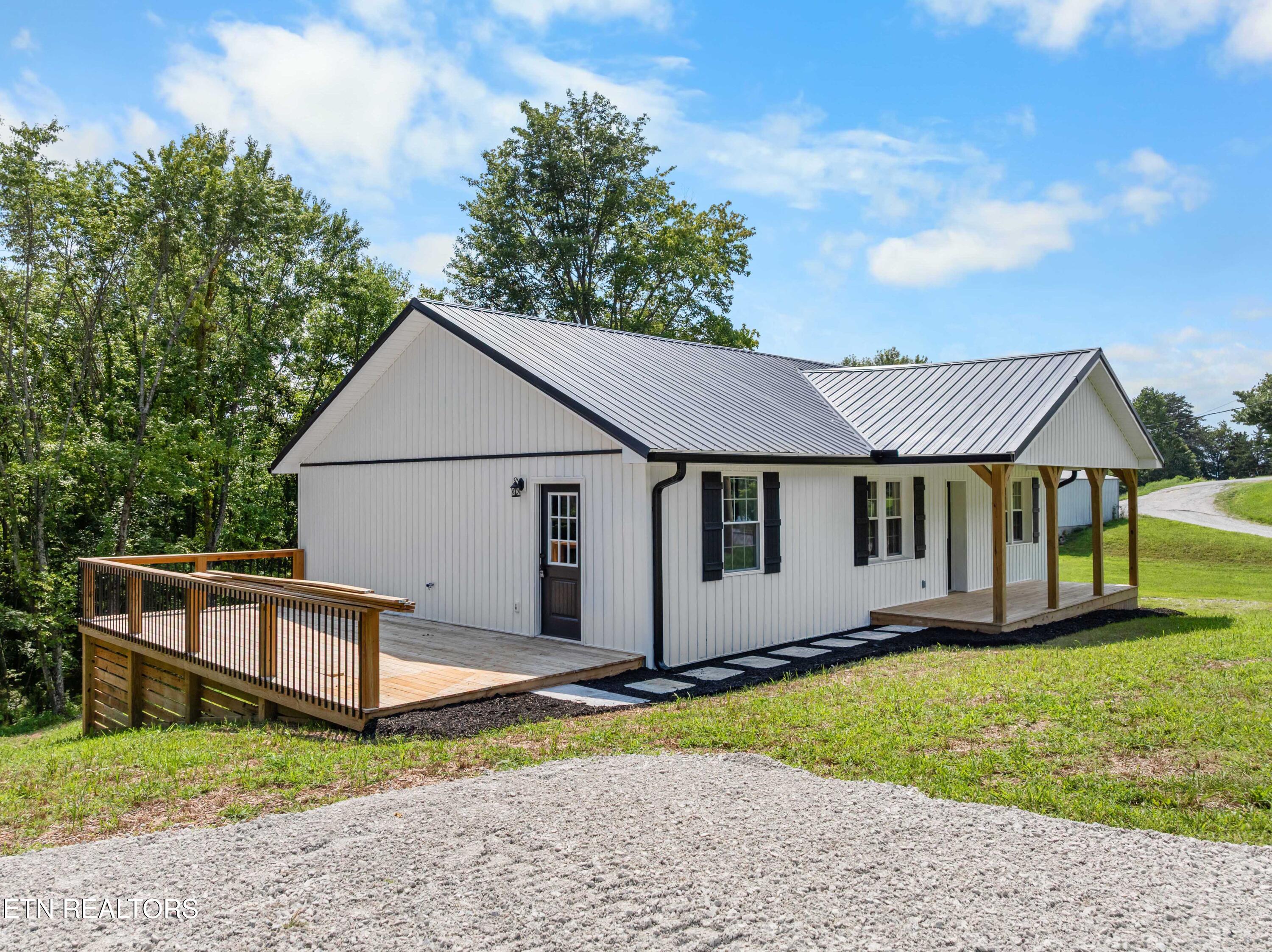 994 Pinecrest Rd