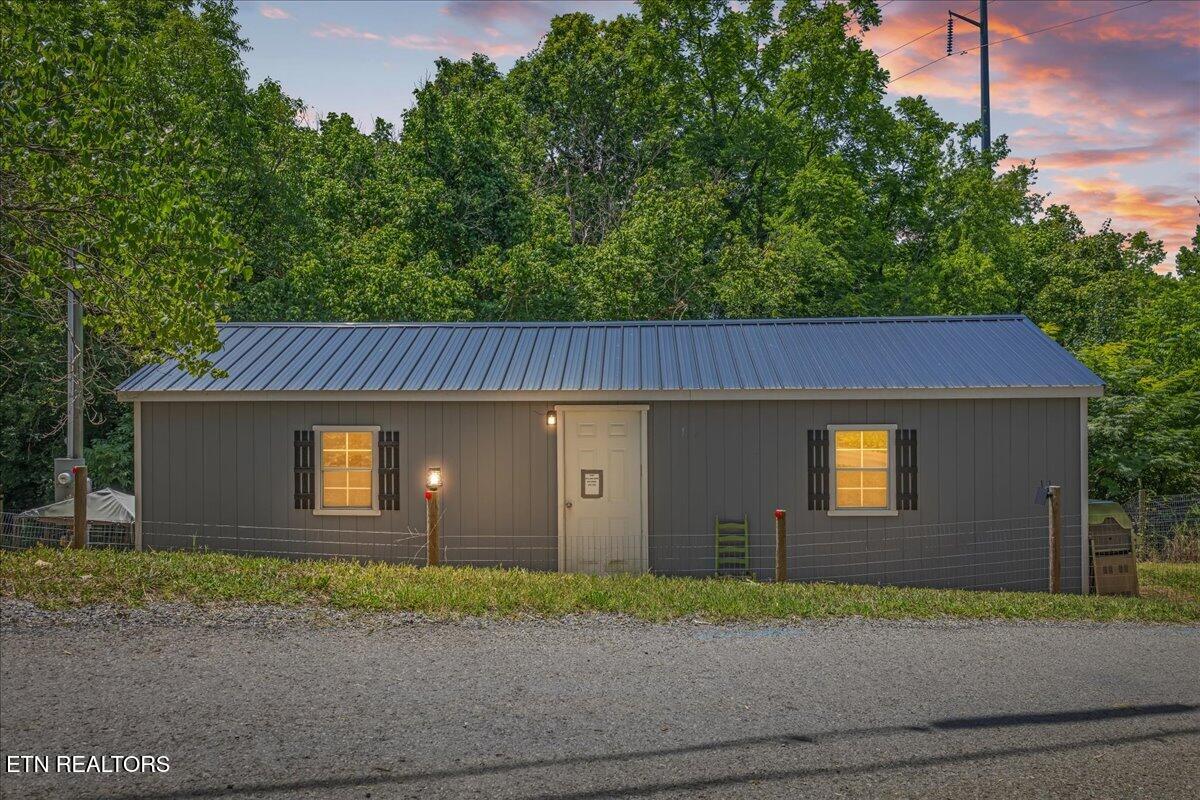 100 County Road 904