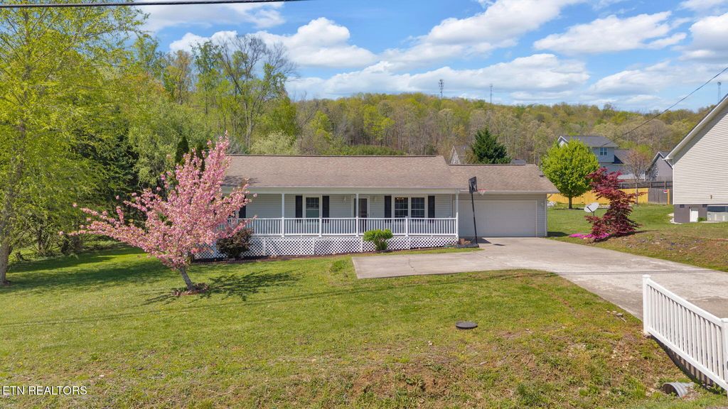 Photo of 718 Ridgeview Drive, Clinton, TN 37716 (MLS # 1311077)