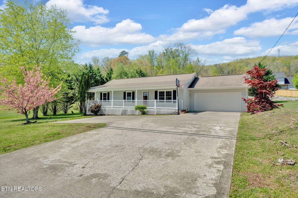 Photo of 718 Ridgeview Drive, Clinton, TN 37716 (MLS # 1311077)