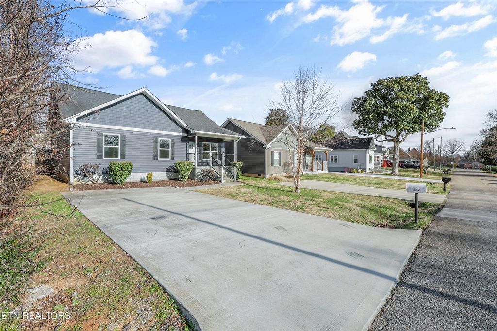 Photo of 527 Balsam Drive, Knoxville, TN 37918 (MLS # 1325118)