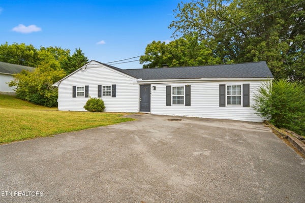 4400 NICHOLAS DR, KNOXVILLE, TN 37912 - Image f45ceb2f286db6d665e9e4e436801be4/2617227557
