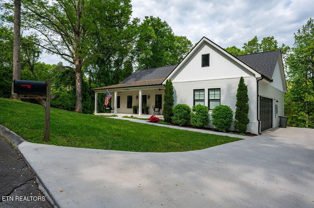 Photo of 111 Milligan Lane, Clinton, TN 37716 (MLS # 1298731)