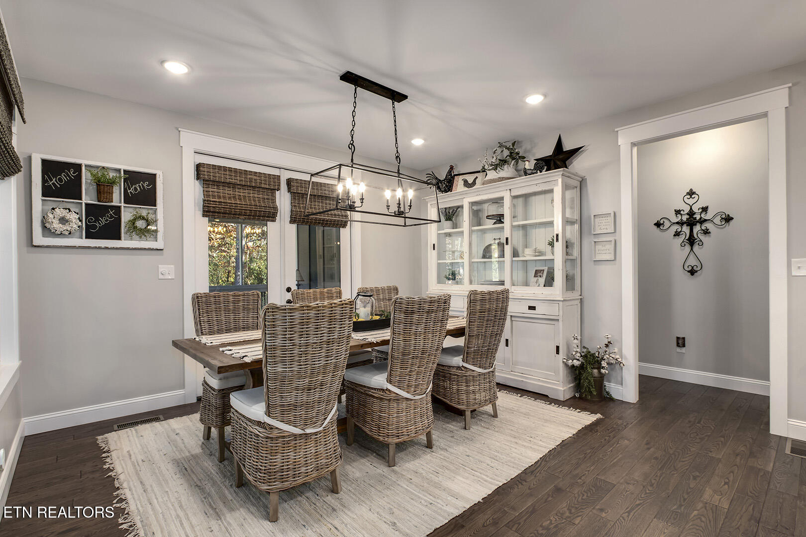 Loudon, Tennessee 37774, United States, 4 Bedrooms Bedrooms, ,4 BathroomsBathrooms,Residential,Active,242202