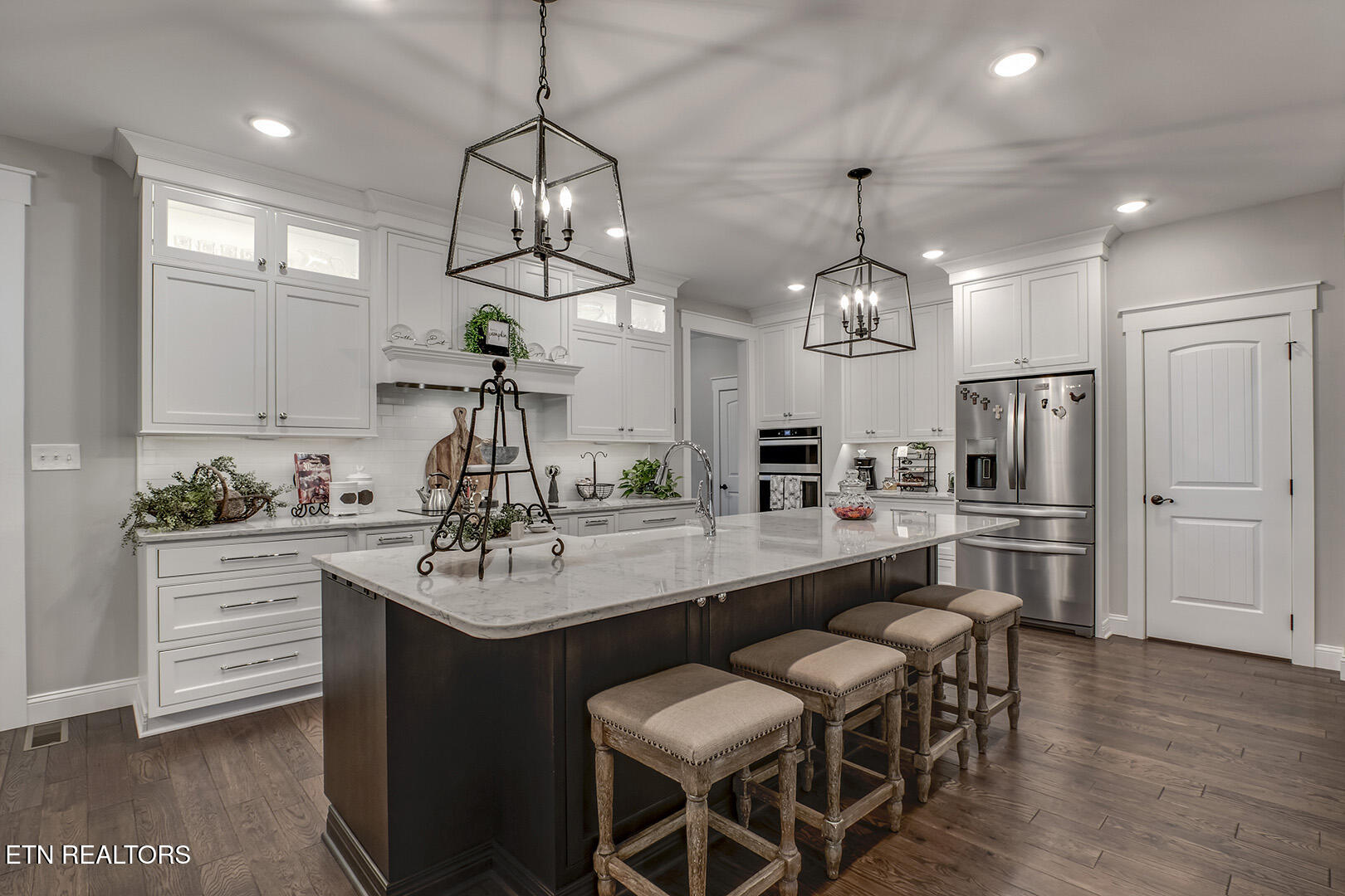 Loudon, Tennessee 37774, United States, 4 Bedrooms Bedrooms, ,4 BathroomsBathrooms,Residential,Active,242202