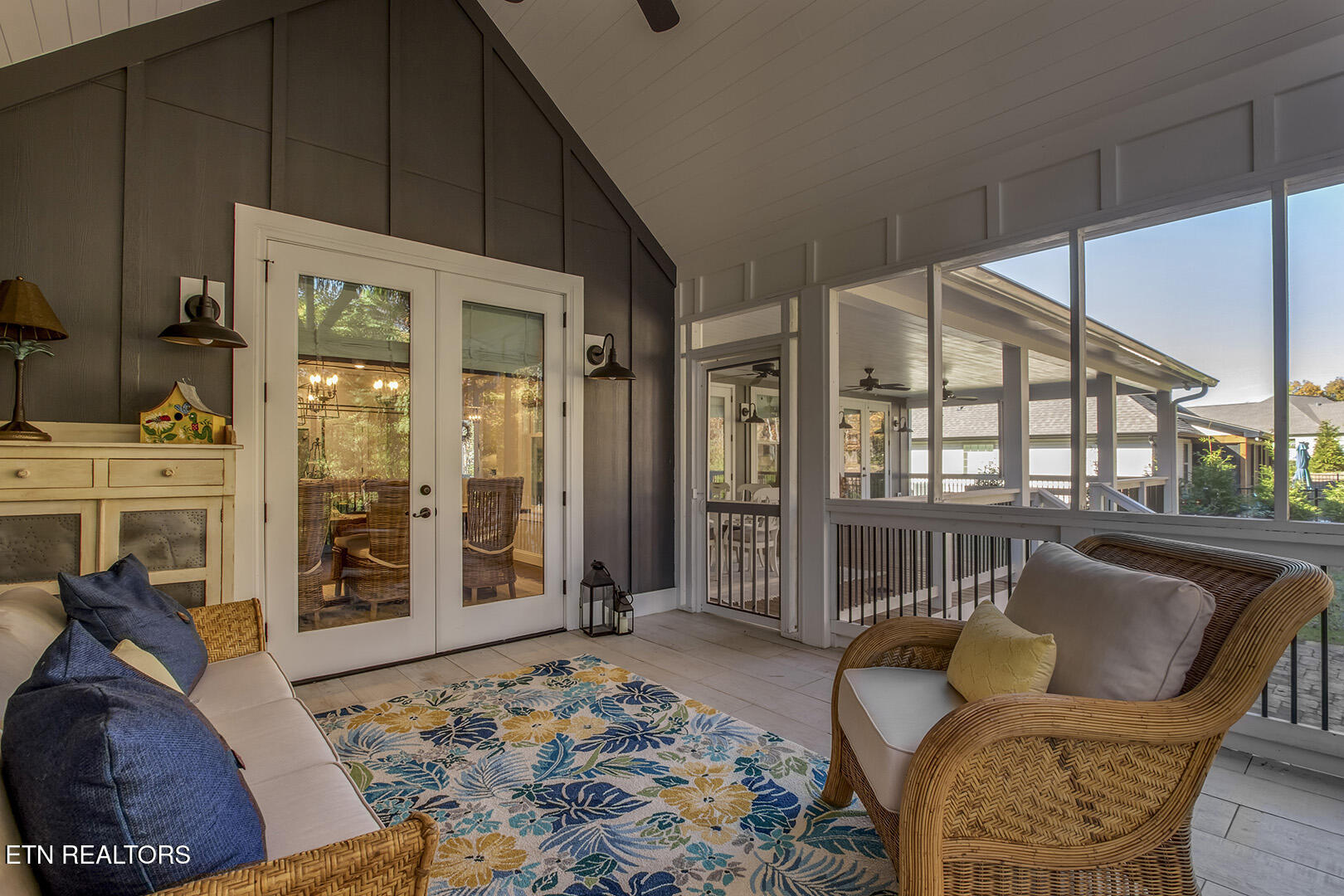 Loudon, Tennessee 37774, United States, 4 Bedrooms Bedrooms, ,4 BathroomsBathrooms,Residential,Active,242202