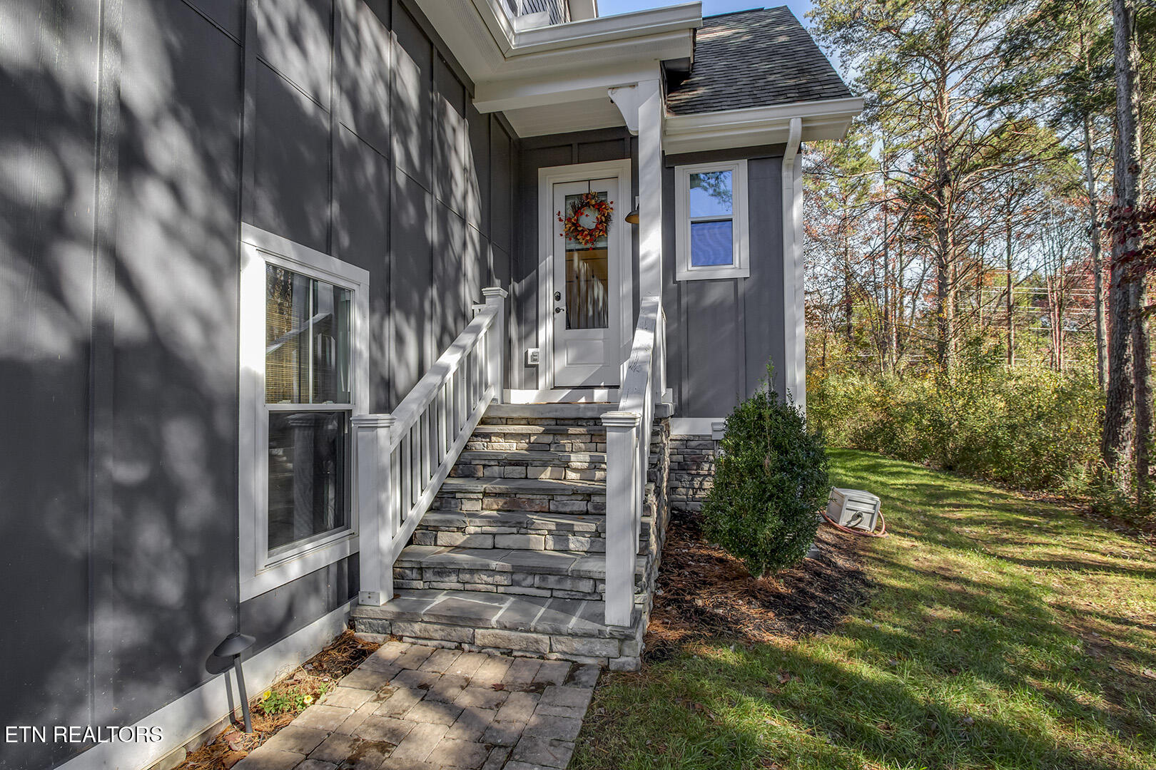 Loudon, Tennessee 37774, United States, 4 Bedrooms Bedrooms, ,4 BathroomsBathrooms,Residential,Active,242202