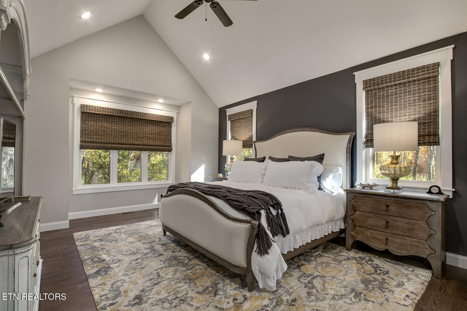 Loudon, Tennessee 37774, United States, 4 Bedrooms Bedrooms, ,4 BathroomsBathrooms,Residential,Active,242202