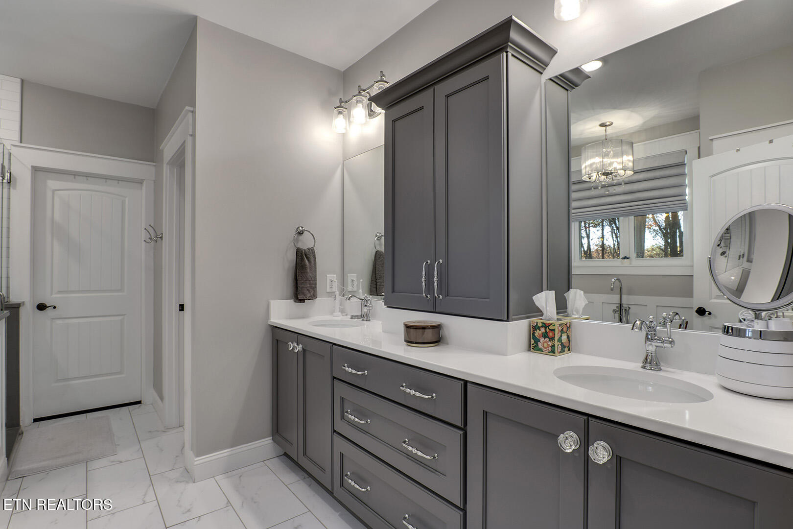 Loudon, Tennessee 37774, United States, 4 Bedrooms Bedrooms, ,4 BathroomsBathrooms,Residential,Active,242202