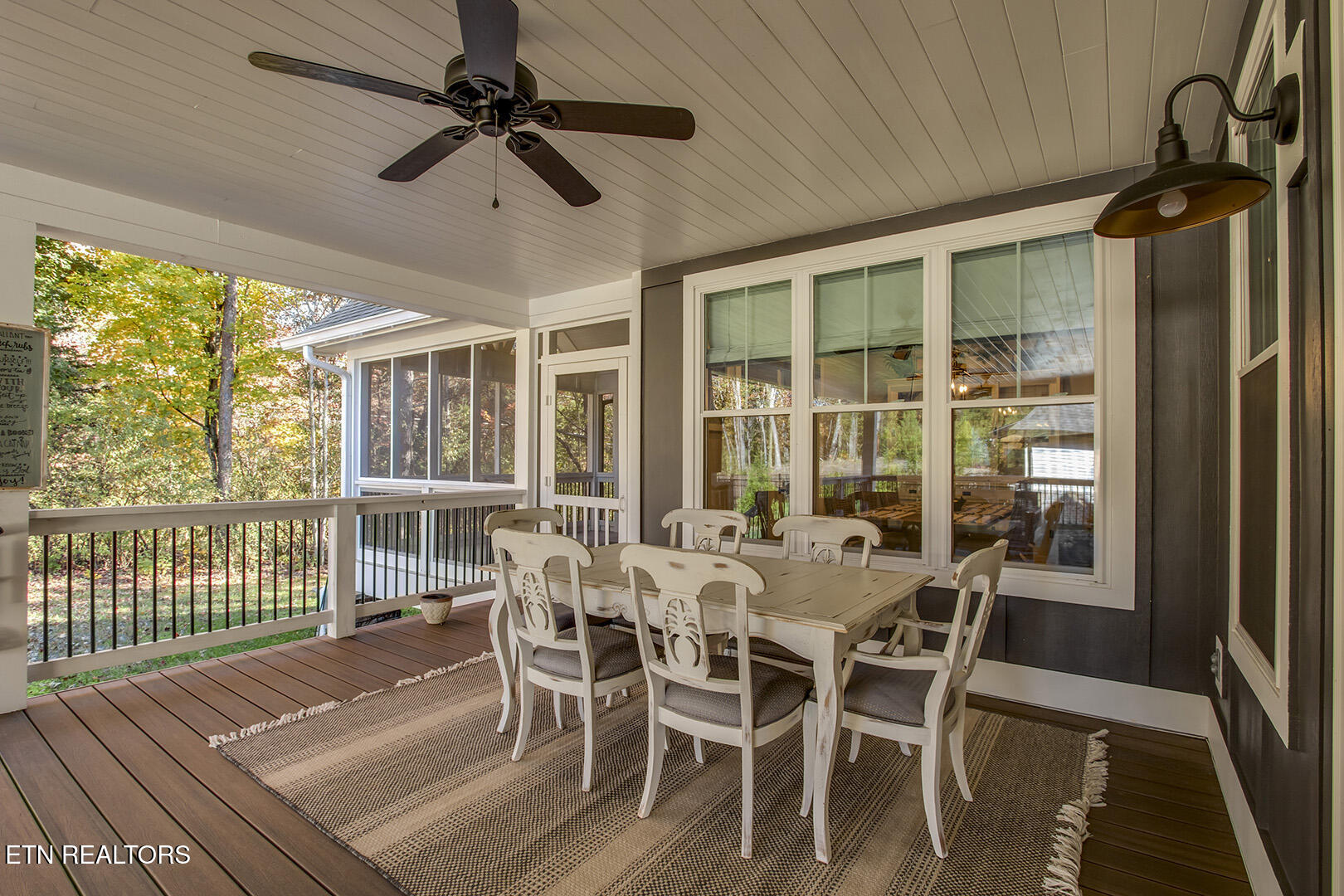 Loudon, Tennessee 37774, United States, 4 Bedrooms Bedrooms, ,4 BathroomsBathrooms,Residential,Active,242202