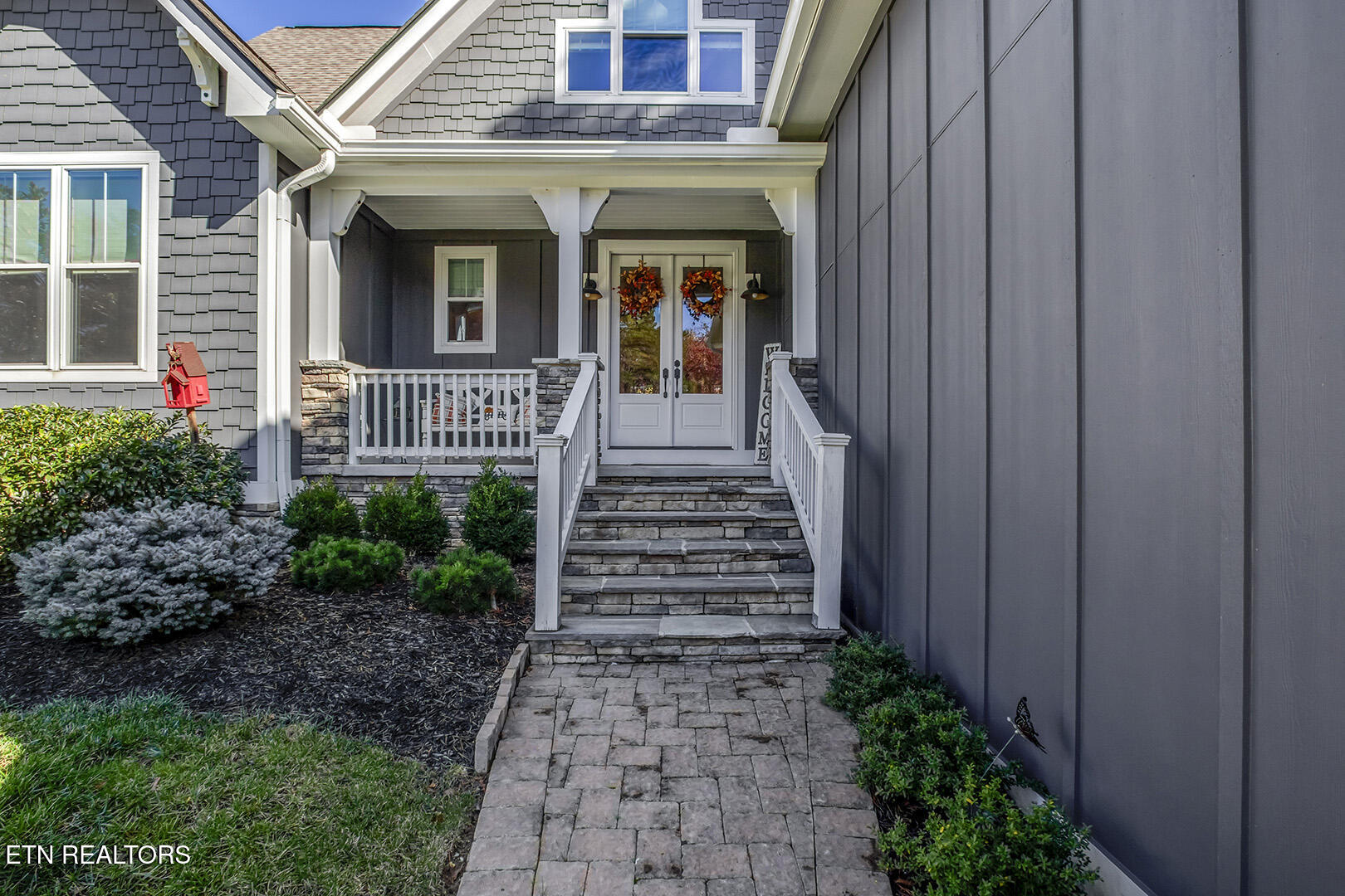 Loudon, Tennessee 37774, United States, 4 Bedrooms Bedrooms, ,4 BathroomsBathrooms,Residential,Active,242202