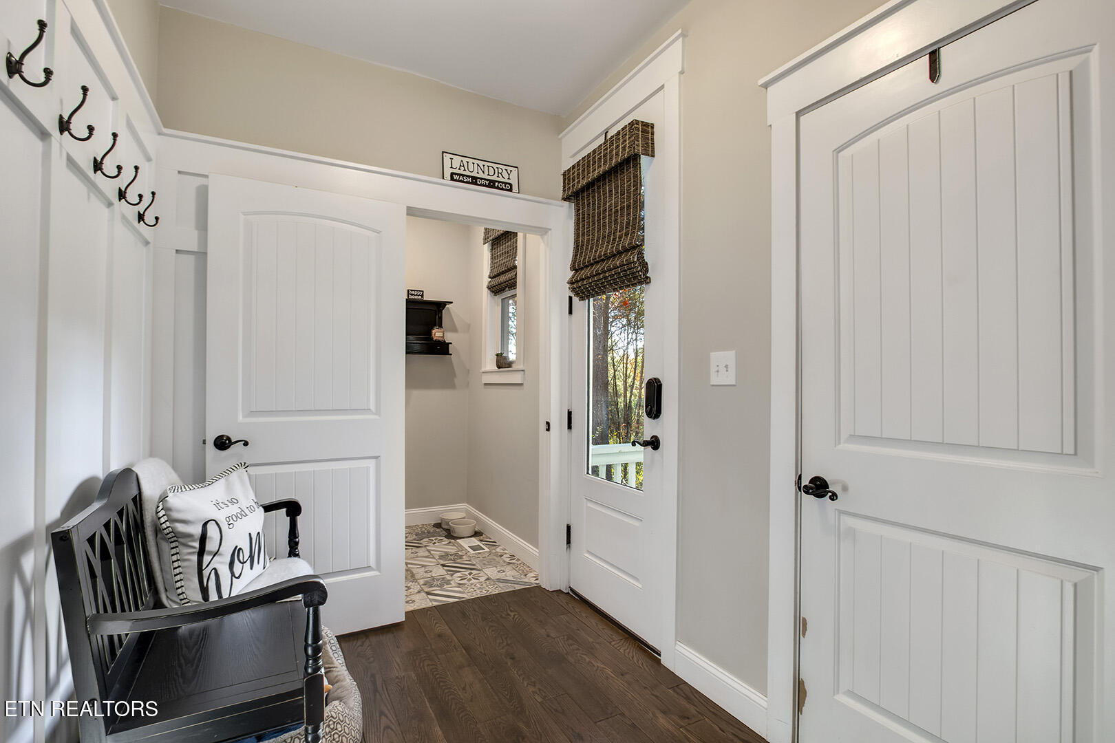 Loudon, Tennessee 37774, United States, 4 Bedrooms Bedrooms, ,4 BathroomsBathrooms,Residential,Active,242202