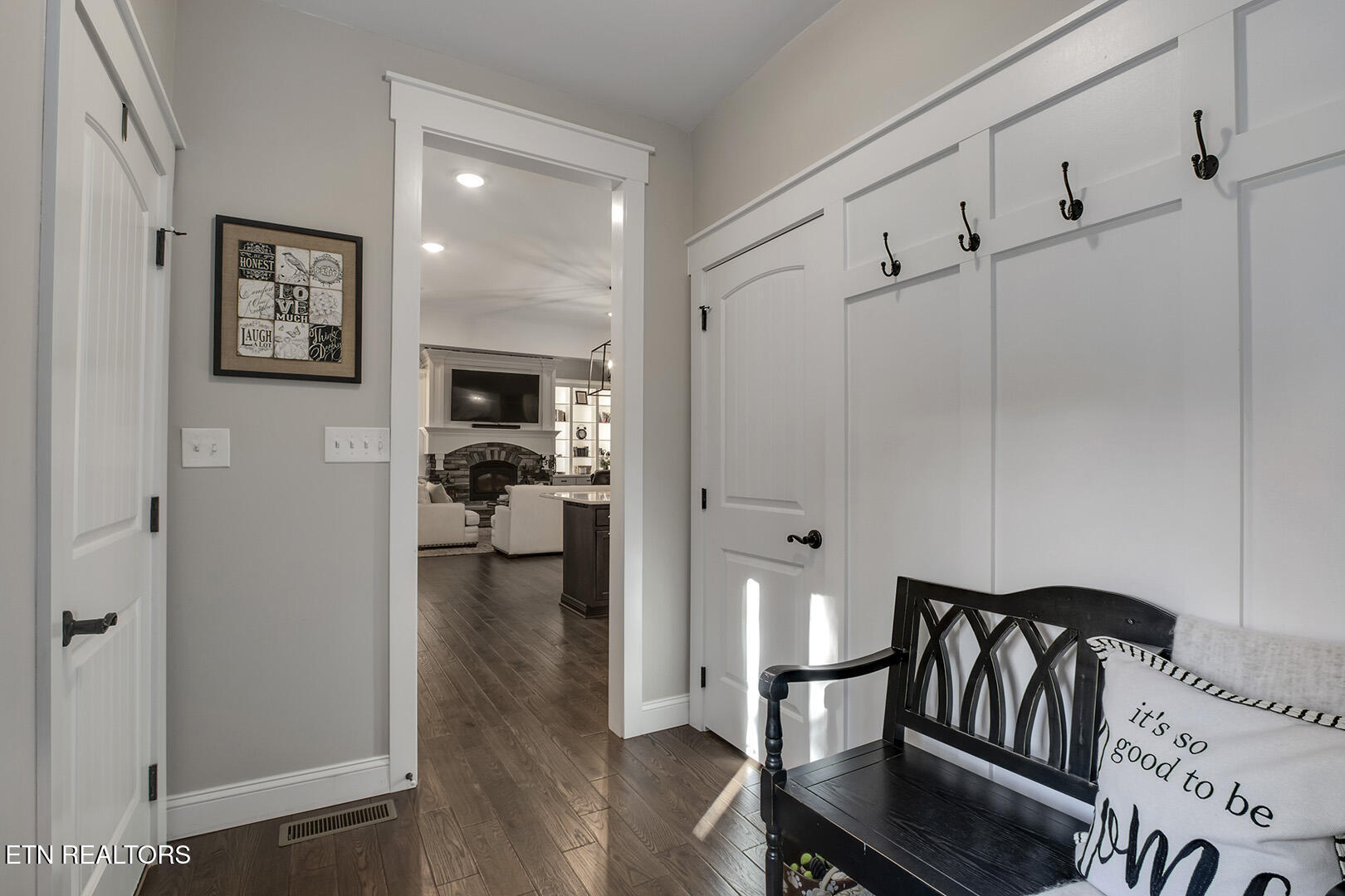 Loudon, Tennessee 37774, United States, 4 Bedrooms Bedrooms, ,4 BathroomsBathrooms,Residential,Active,242202