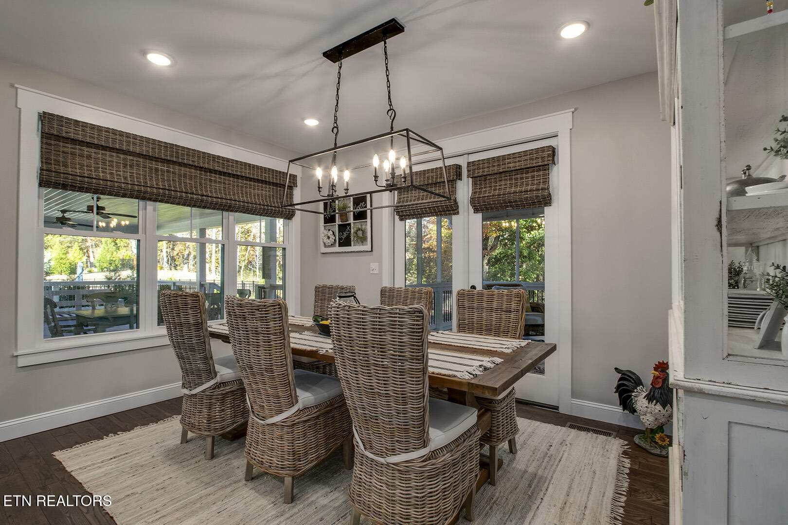 Loudon, Tennessee 37774, United States, 4 Bedrooms Bedrooms, ,4 BathroomsBathrooms,Residential,Active,242202