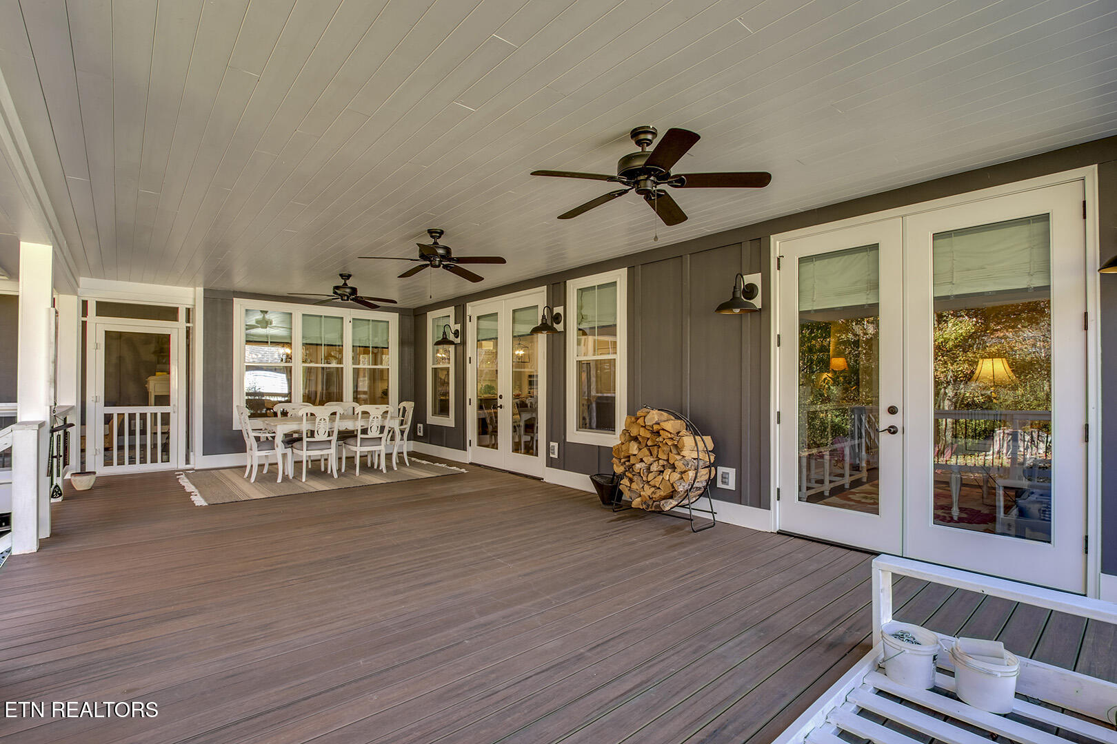 Loudon, Tennessee 37774, United States, 4 Bedrooms Bedrooms, ,4 BathroomsBathrooms,Residential,Active,242202