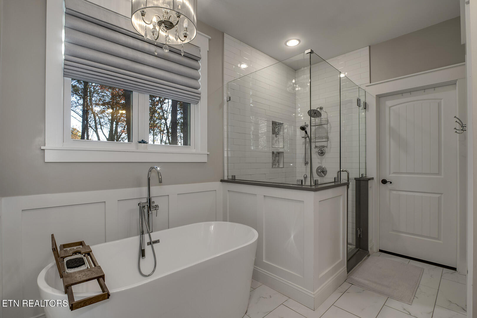 Loudon, Tennessee 37774, United States, 4 Bedrooms Bedrooms, ,4 BathroomsBathrooms,Residential,Active,242202