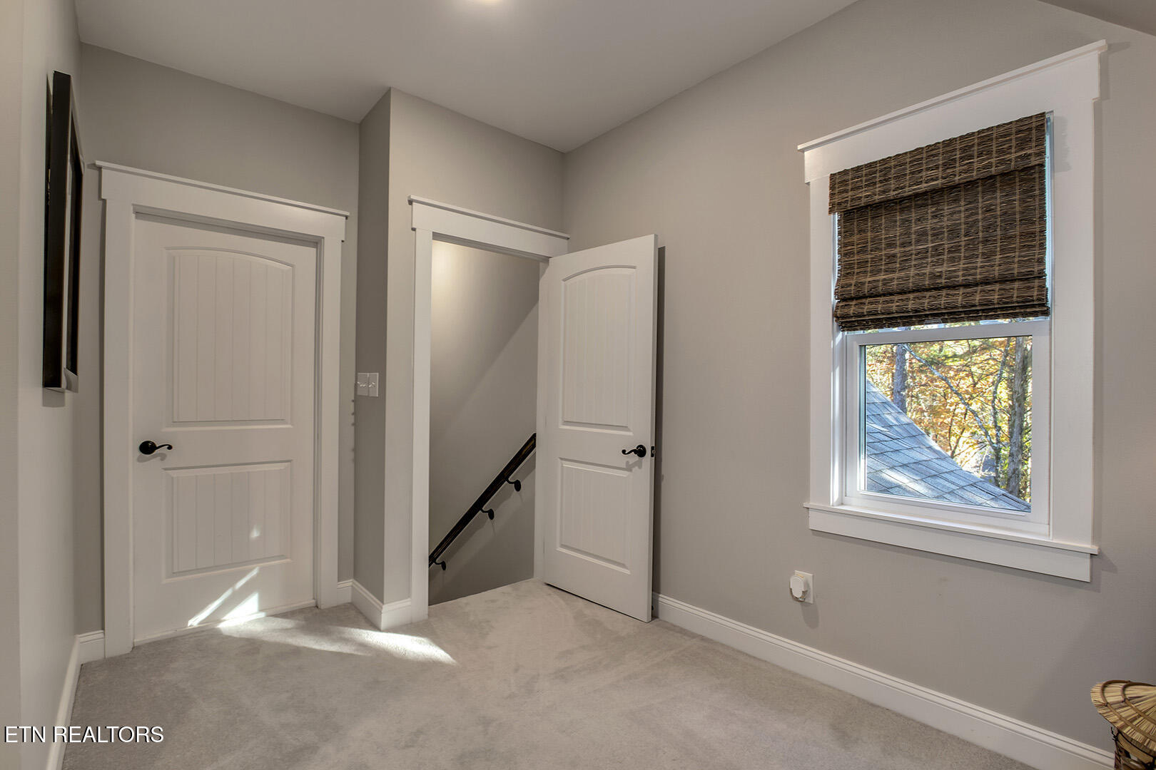 Loudon, Tennessee 37774, United States, 4 Bedrooms Bedrooms, ,4 BathroomsBathrooms,Residential,Active,242202