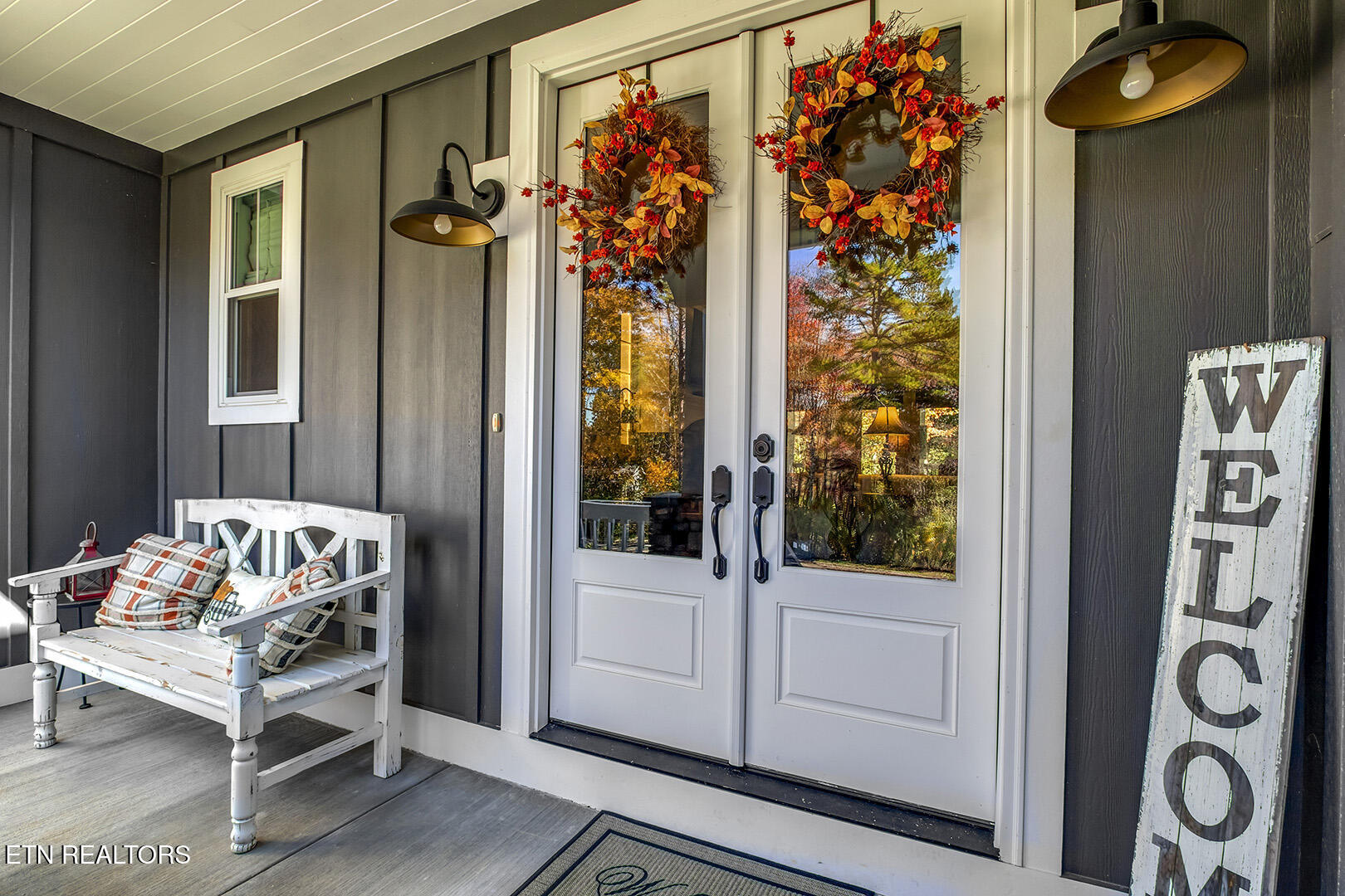 Loudon, Tennessee 37774, United States, 4 Bedrooms Bedrooms, ,4 BathroomsBathrooms,Residential,Active,242202