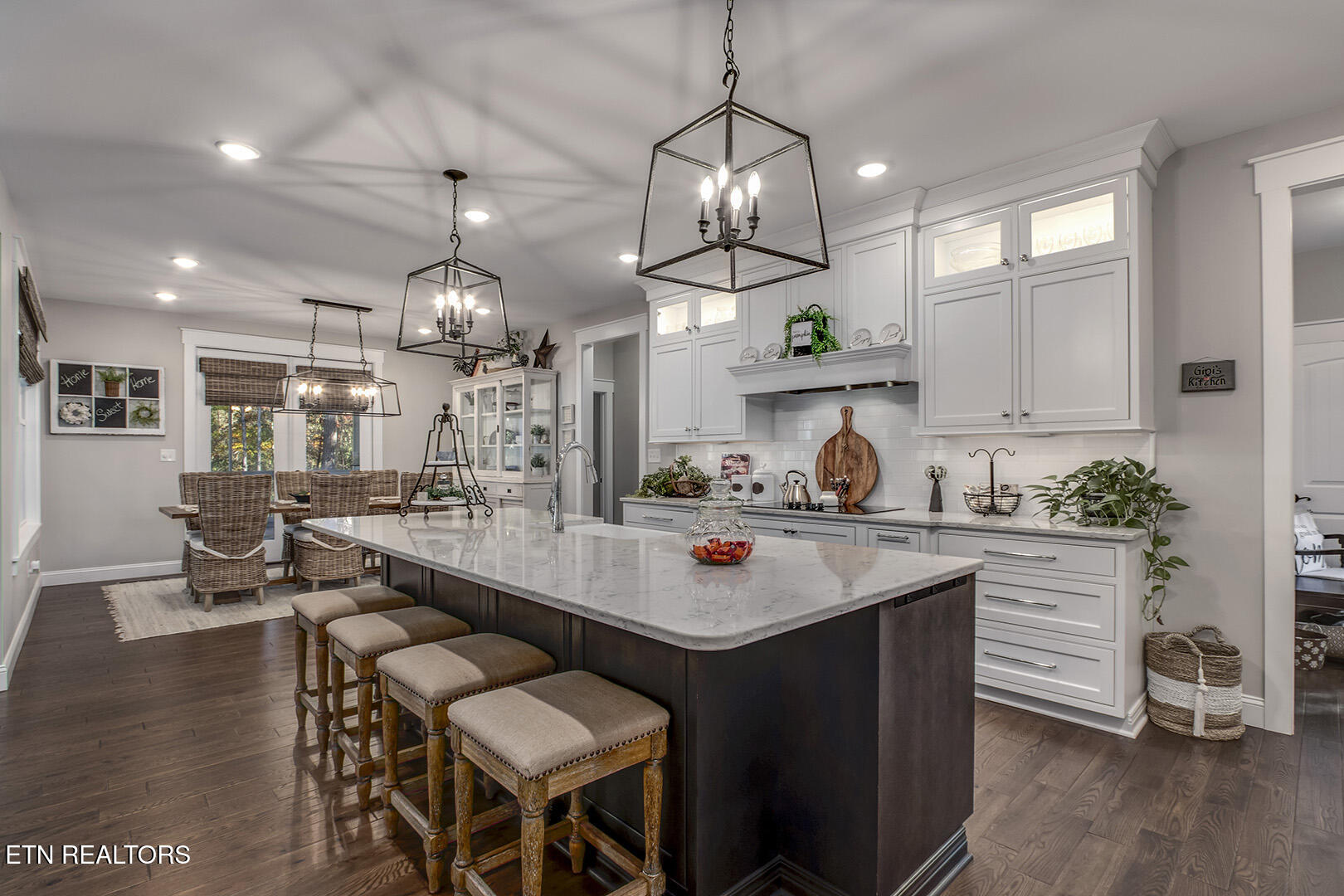 Loudon, Tennessee 37774, United States, 4 Bedrooms Bedrooms, ,4 BathroomsBathrooms,Residential,Active,242202