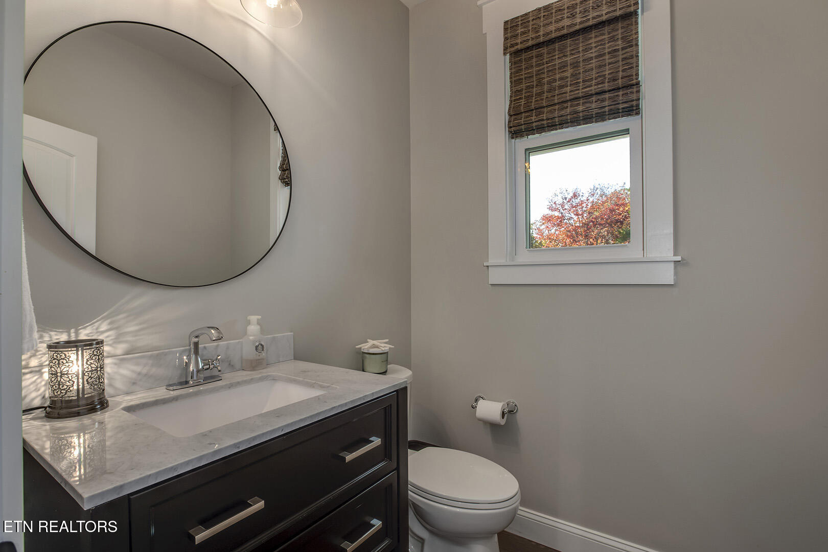 Loudon, Tennessee 37774, United States, 4 Bedrooms Bedrooms, ,4 BathroomsBathrooms,Residential,Active,242202