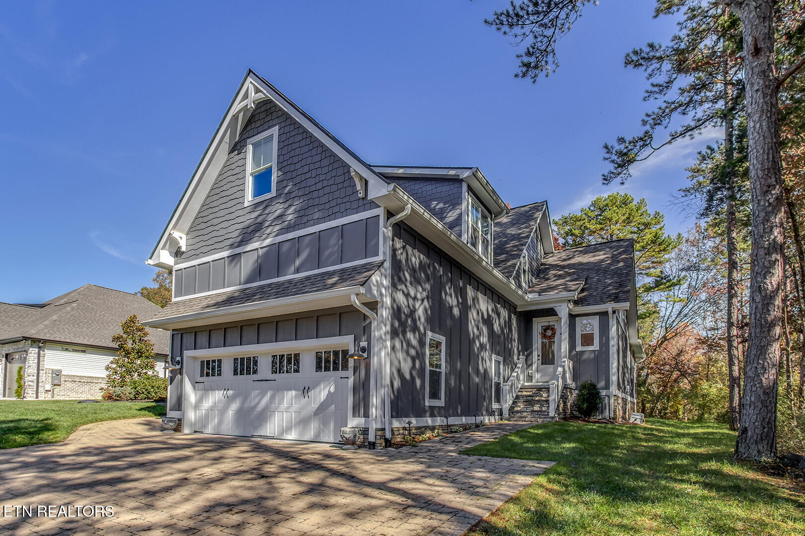 Loudon, Tennessee 37774, United States, 4 Bedrooms Bedrooms, ,4 BathroomsBathrooms,Residential,Active,242202