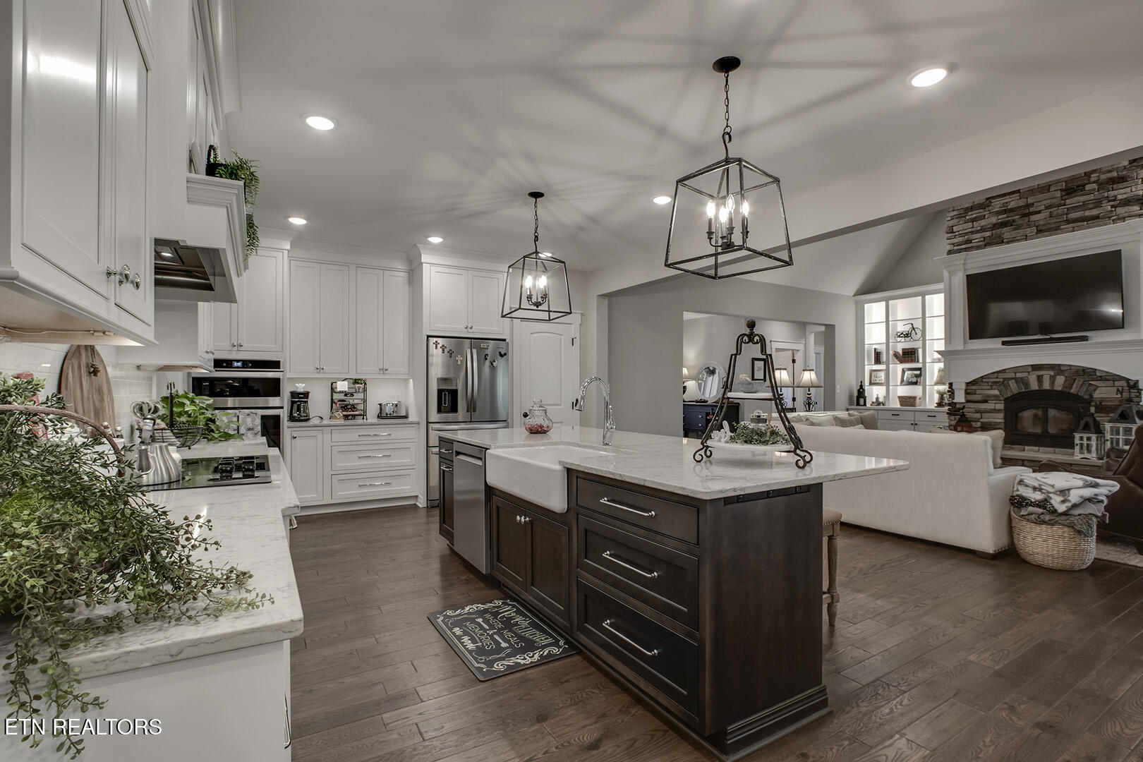 Loudon, Tennessee 37774, United States, 4 Bedrooms Bedrooms, ,4 BathroomsBathrooms,Residential,Active,242202