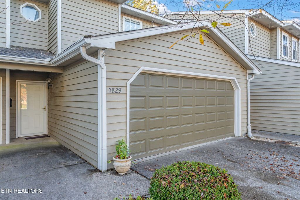 Photo of 7829 Village Drive, Knoxville, TN 37919 (MLS # 1320882)