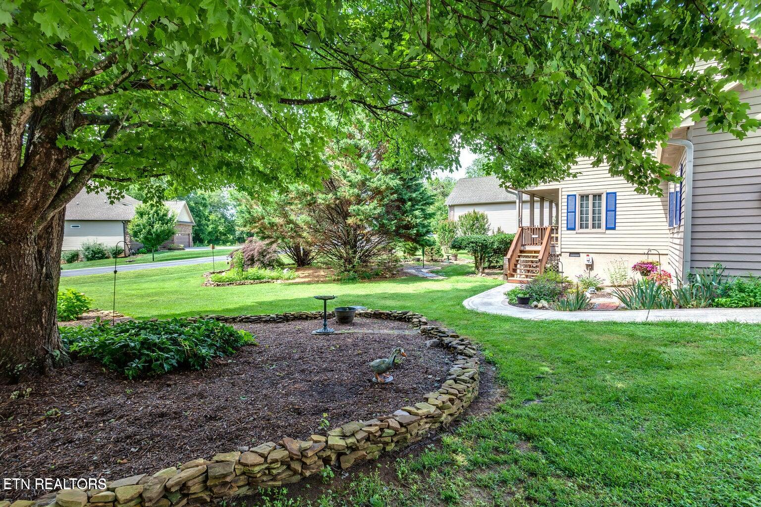 184 Amohi Way
