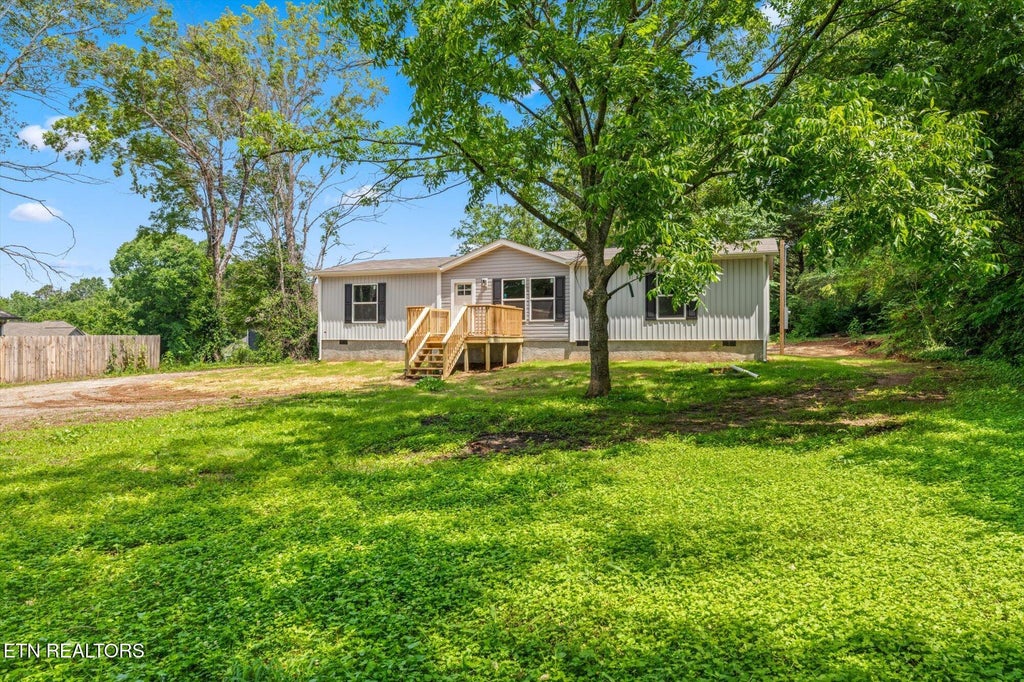 Photo of 303 E Memorial Drive Dr, Decatur, TN 37322 (MLS # 1304282)