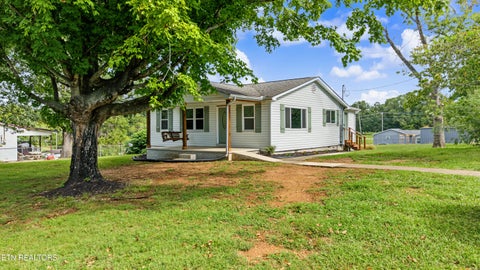 Photo of 924 Honeysuckle Rd, Maryville, TN 37801 (MLS # 1357025)