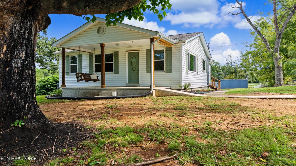 Photo of 924 Honeysuckle Rd, Maryville, TN 37801 (MLS # 1357025)