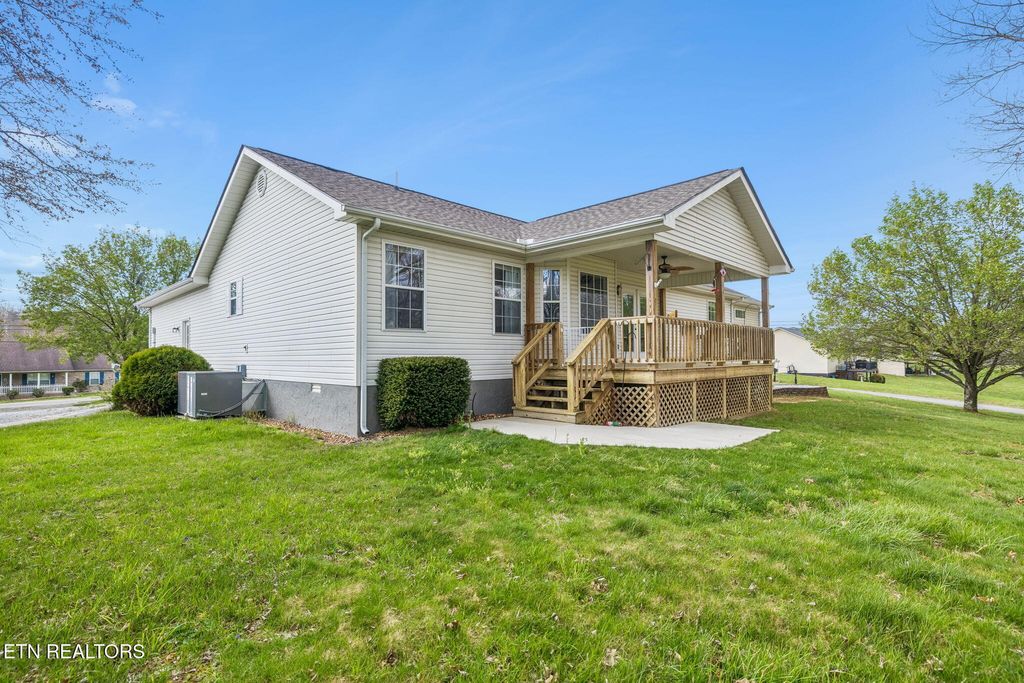 Photo of 18 Sundown Lane, Crossville, TN 38571 (MLS # 1324851)