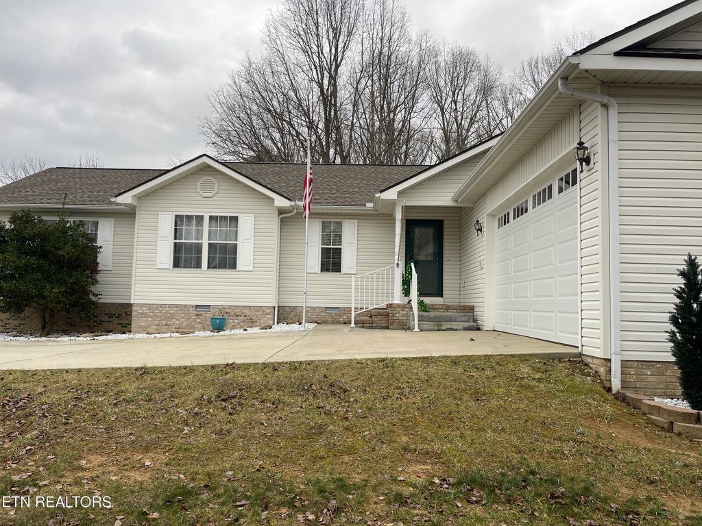 Photo of 18 Sundown Lane, Crossville, TN 38571 (MLS # 1324851)