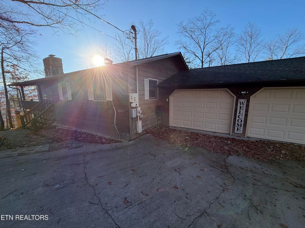 Photo of 1001 Old Laurel Lane, Sevierville, TN 37876 (MLS # 1324845)