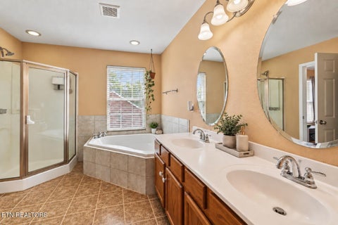 Tiny photo for 827 Blue Spruce Way, Knoxville, TN 37912 (MLS # 1354567)