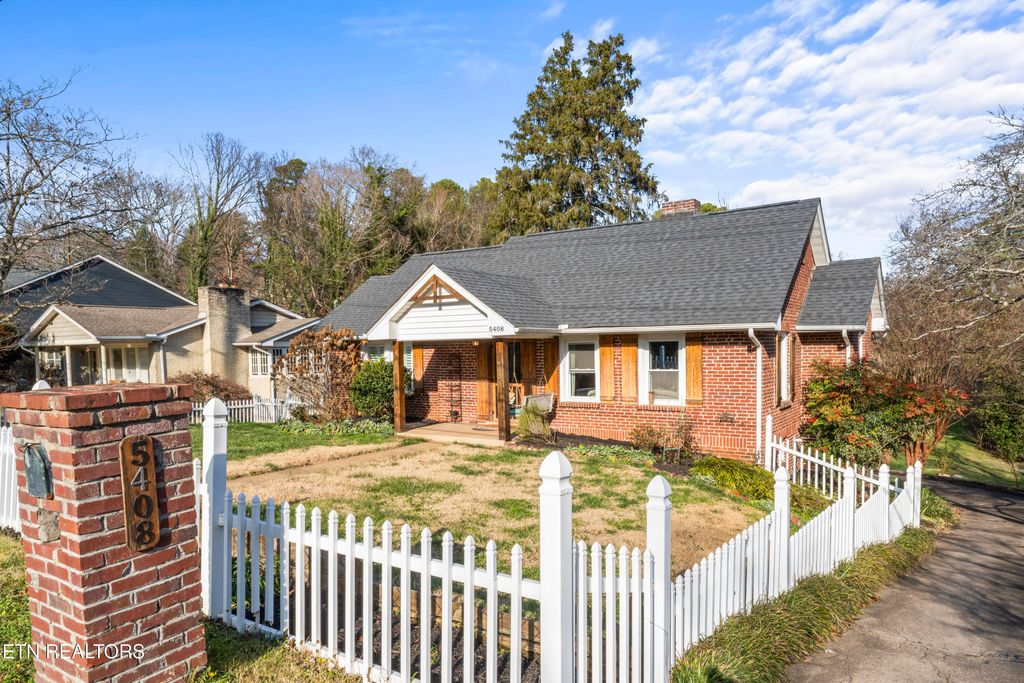 Photo of 5408 Villa Rd, Knoxville, TN 37918 (MLS # 1323613)