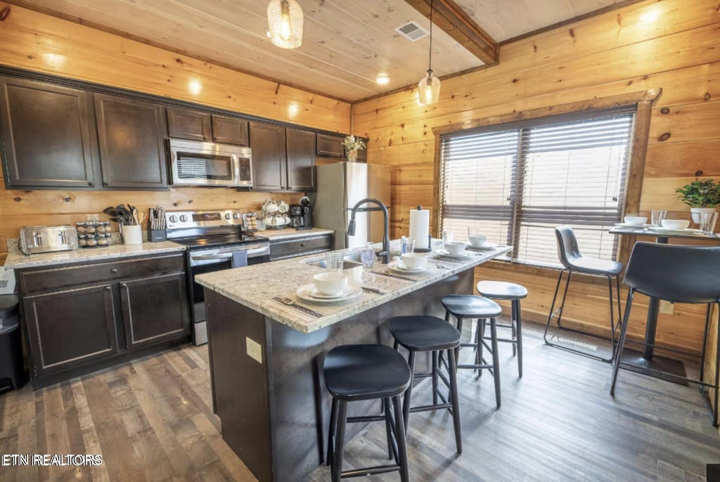 Photo of 855 Osprey Way, Pigeon Forge, TN 37863 (MLS # 1353895)