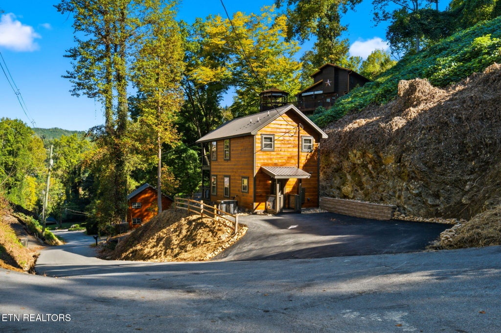 Photo of 253 Silverbell Lane, Gatlinburg, TN 37738 (MLS # 1358495)