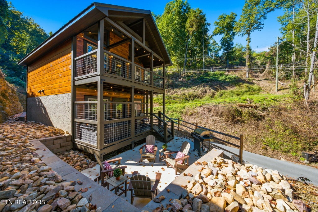 Photo of 253 Silverbell Lane, Gatlinburg, TN 37738 (MLS # 1358495)