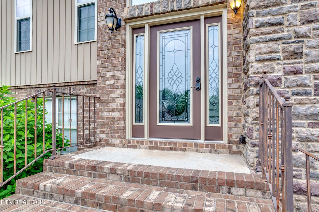Photo of 6427 Hollow Oak Lane, Knoxville, TN 37921 (MLS # 1317409)
